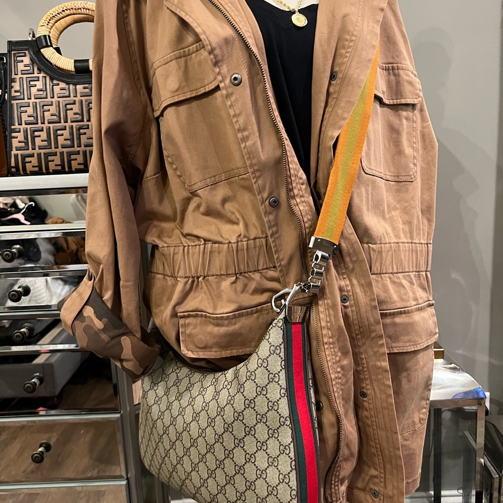 This jacket is made like a shacket the inside has camouflage design sleeves roll - Picture 3 of 16